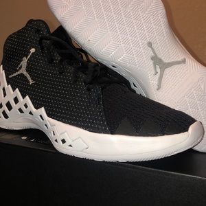 Jumpman Diamond Mid size 16 New in box